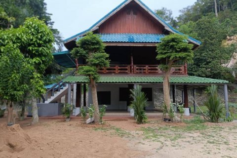 House in Surat Thani, Thailand 2 bedrooms № 115706 - photo 1