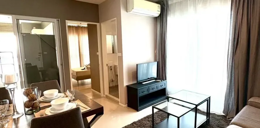 Condo in Khlong Toei, Bangkok, Thailand, 2 bedrooms  № 159647