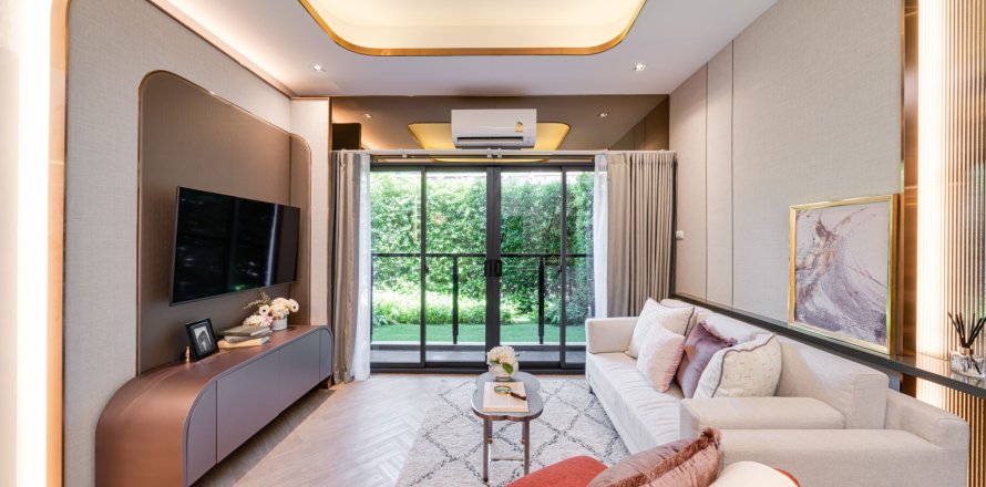 Condo in Bangkok, Thailand, 3 bedrooms  № 159649