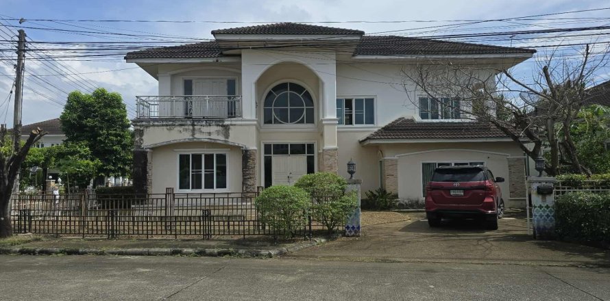 House in Chiang Mai, Thailand 6 bedrooms № 147951