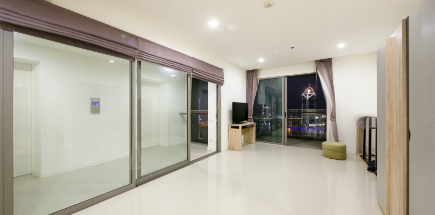Condo in Bang Kho Laem, Bangkok, Thailand, 2 bedrooms  № 135412