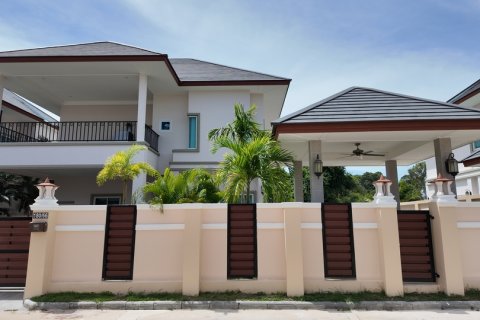Villa in Pattaya, Thailand 4 bedrooms № 191287