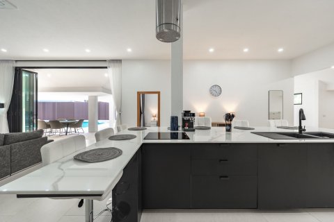 Вилла в Пхукете, Таиланд с 4 спальнями  № 141807 - фото 16