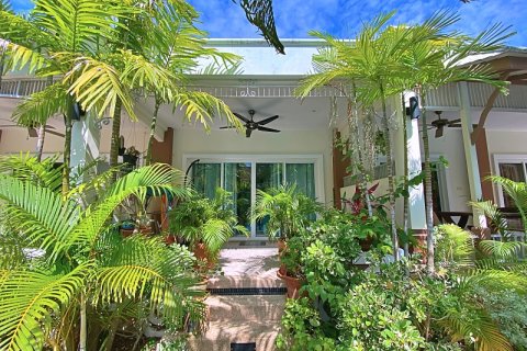 Townhouse in Hua Hin, Thailand 1 bedroom № 205683 - photo 2