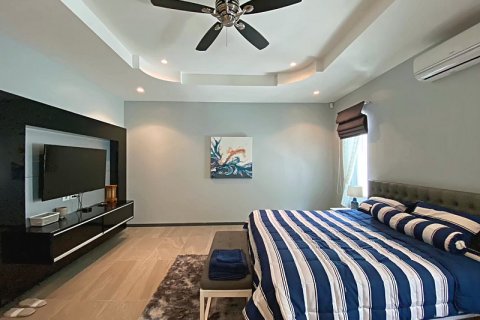 Villa in Hua Hin, Thailand 3 bedrooms № 205680 - photo 26
