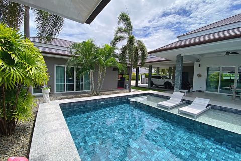 Villa in Hua Hin, Thailand 3 bedrooms № 205680 - photo 4