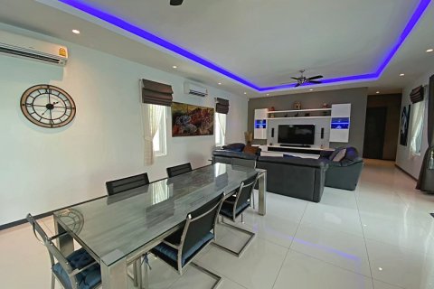 Villa in Hua Hin, Thailand 3 bedrooms № 205680 - photo 18