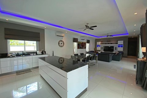 Villa in Hua Hin, Thailand 3 bedrooms № 205680 - photo 15
