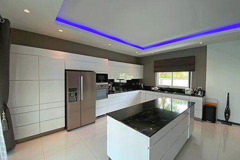 Villa in Hua Hin, Thailand 3 bedrooms № 205680 - photo 16
