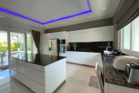 Villa in Hua Hin, Thailand 3 bedrooms № 205680 - photo 17