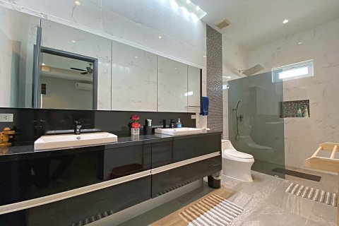 Villa in Hua Hin, Thailand 3 bedrooms № 205680 - photo 28