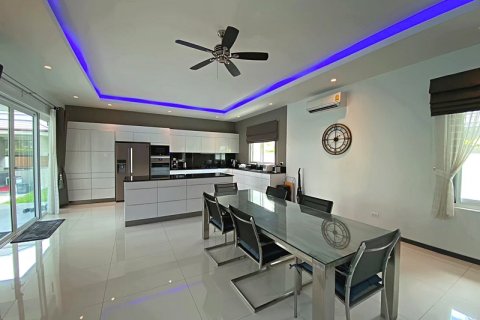 Villa in Hua Hin, Thailand 3 bedrooms № 205680 - photo 19