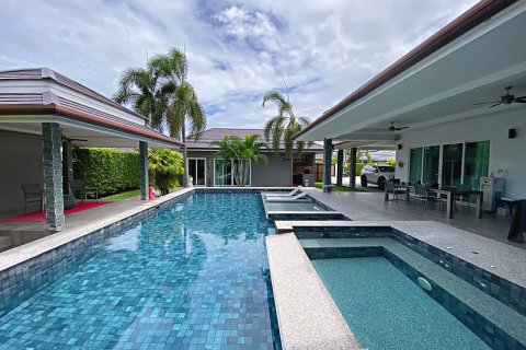 Villa in Hua Hin, Thailand 3 bedrooms № 205680 - photo 8