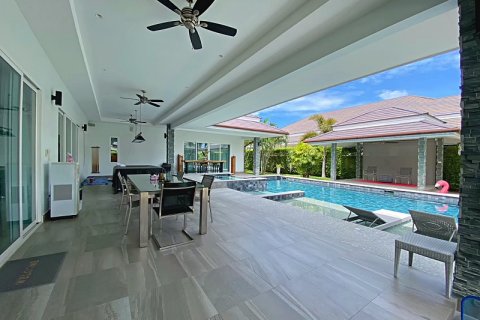 Villa in Hua Hin, Thailand 3 bedrooms № 205680 - photo 14