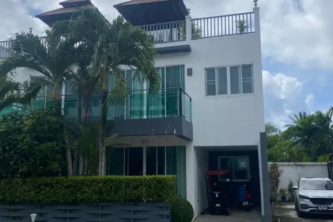 Таунхаус в Кату, Таиланд с 2 спальнями  № 138081 - фото 1