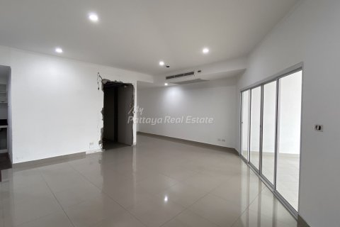 Condo in Bang Lamung, Thailand, 3 bedrooms № 154498 - photo 15