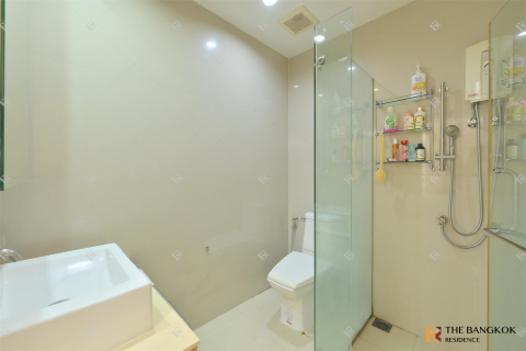 Condo in Bangkok, Thailand, 3 bedrooms № 194610 - photo 3