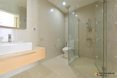 Condo in Bangkok, Thailand, 3 bedrooms № 194610 - photo 9