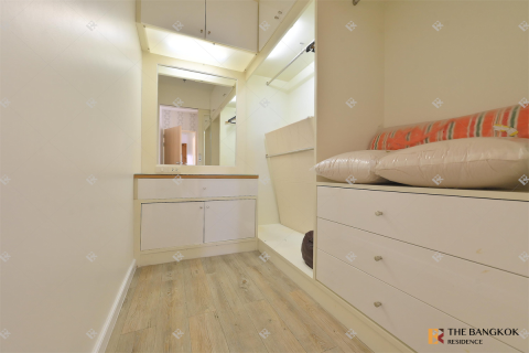 Condo in Bangkok, Thailand, 3 bedrooms № 194610 - photo 10