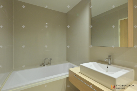 Condo in Bangkok, Thailand, 3 bedrooms № 194610 - photo 8