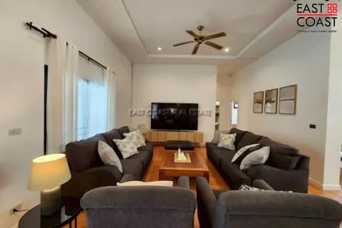 Casa de 4 dormitorios en Pattaya, Tailandia № 212528 - foto 18