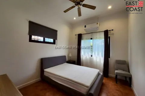 Casa de 4 dormitorios en Pattaya, Tailandia № 212528 - foto 5