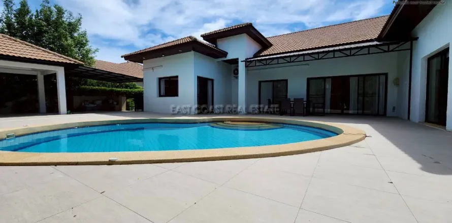 Casa de 4 dormitorios en Pattaya, Tailandia № 212528