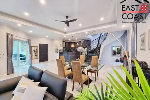 Casa de 4 dormitorios en Pattaya, Tailandia № 212531 - foto 16