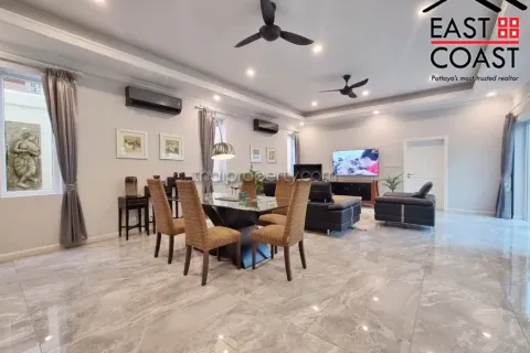 Casa de 4 dormitorios en Pattaya, Tailandia № 212531 - foto 9
