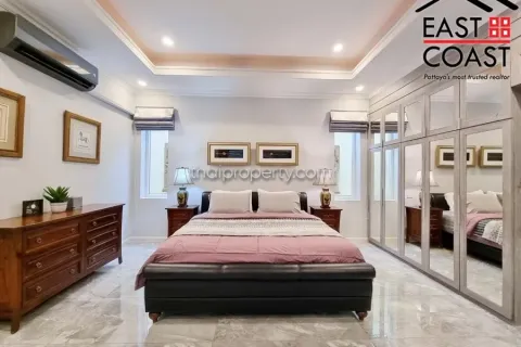 Casa de 4 dormitorios en Pattaya, Tailandia № 212531 - foto 17