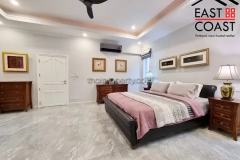 Casa de 4 dormitorios en Pattaya, Tailandia № 212531 - foto 18