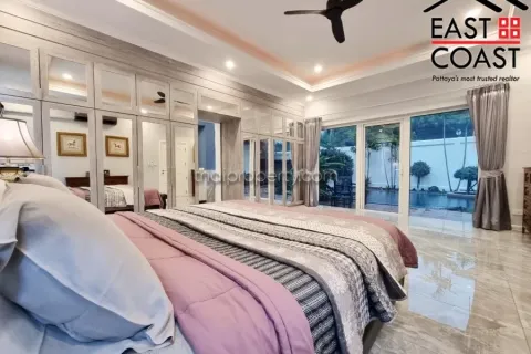 Casa de 4 dormitorios en Pattaya, Tailandia № 212531 - foto 4