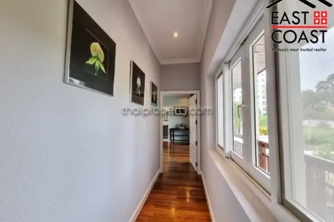 Casa de 4 dormitorios en Pattaya, Tailandia № 212531 - foto 30
