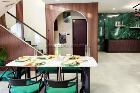 Casa de 5 dormitorios en Pattaya, Tailandia № 212530 - foto 10