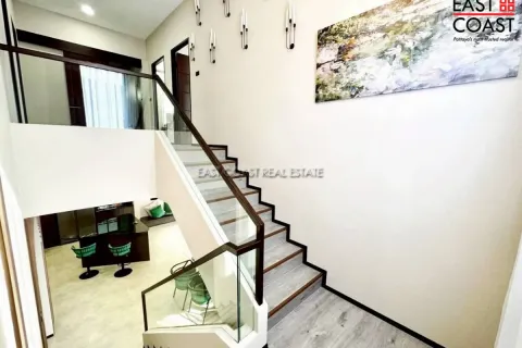 Casa de 5 dormitorios en Pattaya, Tailandia № 212530 - foto 17