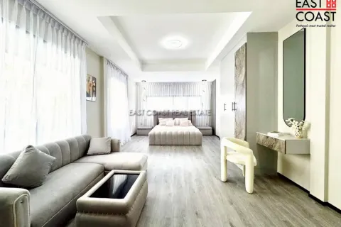 Casa de 5 dormitorios en Pattaya, Tailandia № 212530 - foto 8