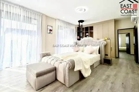 Casa de 5 dormitorios en Pattaya, Tailandia № 212530 - foto 16