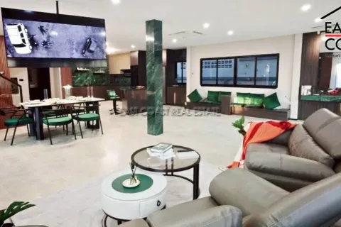 Casa de 5 dormitorios en Pattaya, Tailandia № 212530 - foto 3