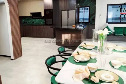 Casa de 5 dormitorios en Pattaya, Tailandia № 212530 - foto 6