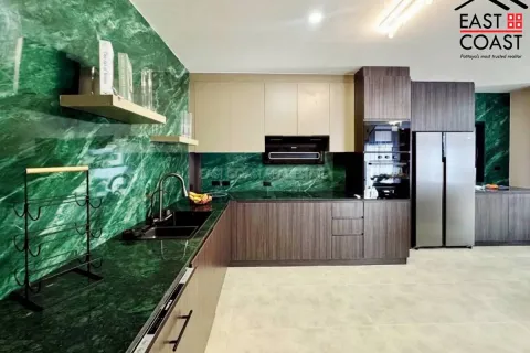 Casa de 5 dormitorios en Pattaya, Tailandia № 212530 - foto 9
