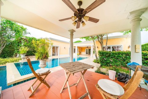 Villa in Pattaya, Thailand 4 bedrooms № 158257 - photo 16
