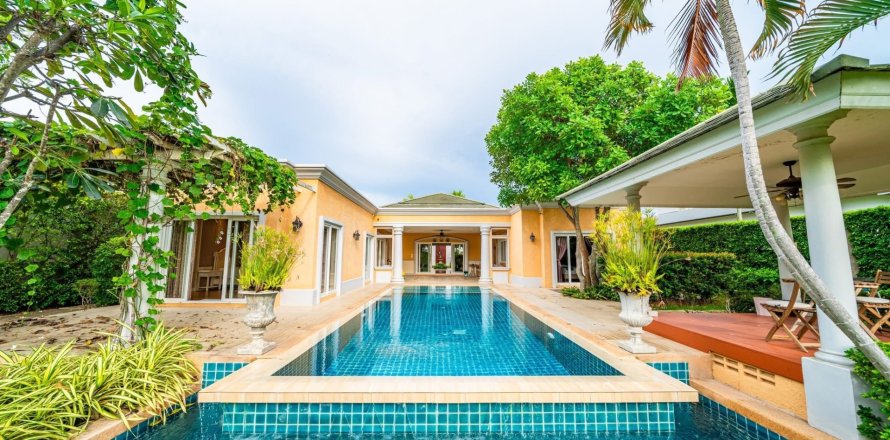 Villa in Pattaya, Thailand 4 bedrooms № 158257