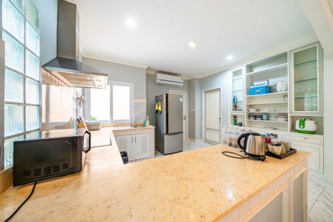 Villa in Pattaya, Thailand 4 bedrooms № 158257 - photo 3