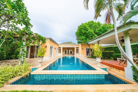 Villa in Pattaya, Thailand 4 bedrooms № 158257 - photo 15