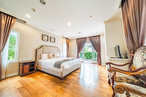 Villa in Pattaya, Thailand 4 bedrooms № 158257 - photo 6