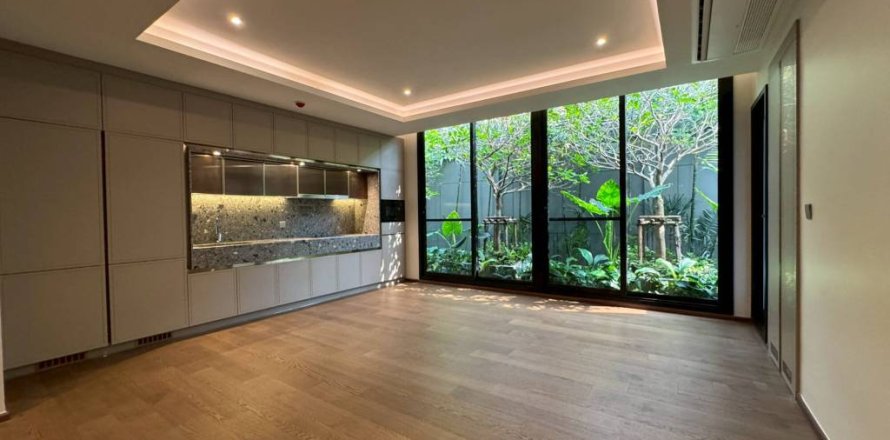 Condo in Khlong Toei, Bangkok, Thailand, 3 bedrooms № 176850
