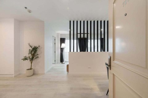 Condo à Huai Khwang, Bangkok, Thaïlande, 2 chambres  № 147160 - photo 9