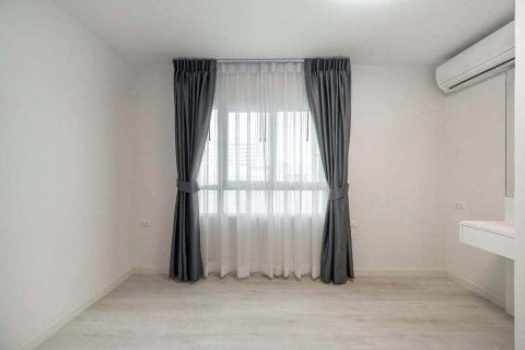 Condo à Huai Khwang, Bangkok, Thaïlande, 2 chambres  № 147160 - photo 15