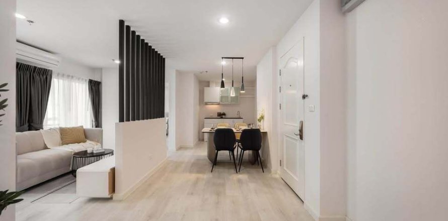 Condo à Huai Khwang, Bangkok, Thaïlande, 2 chambres  № 147160