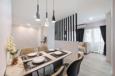 Condo à Huai Khwang, Bangkok, Thaïlande, 2 chambres  № 147160 - photo 7